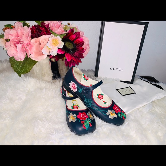 Gucci Other - Girls embroidered shoes size 33 US size 2